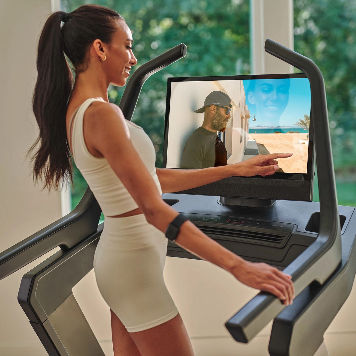NordicTrack Elite X24i Smart Incline Treadmill - 40% Incline with 24-Inch HD Touchscreen