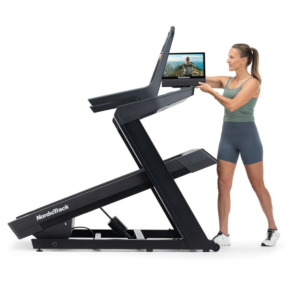 NordicTrack Elite X16i Treadmill - 40% Incline Trainer with 16" HD Touchscreen