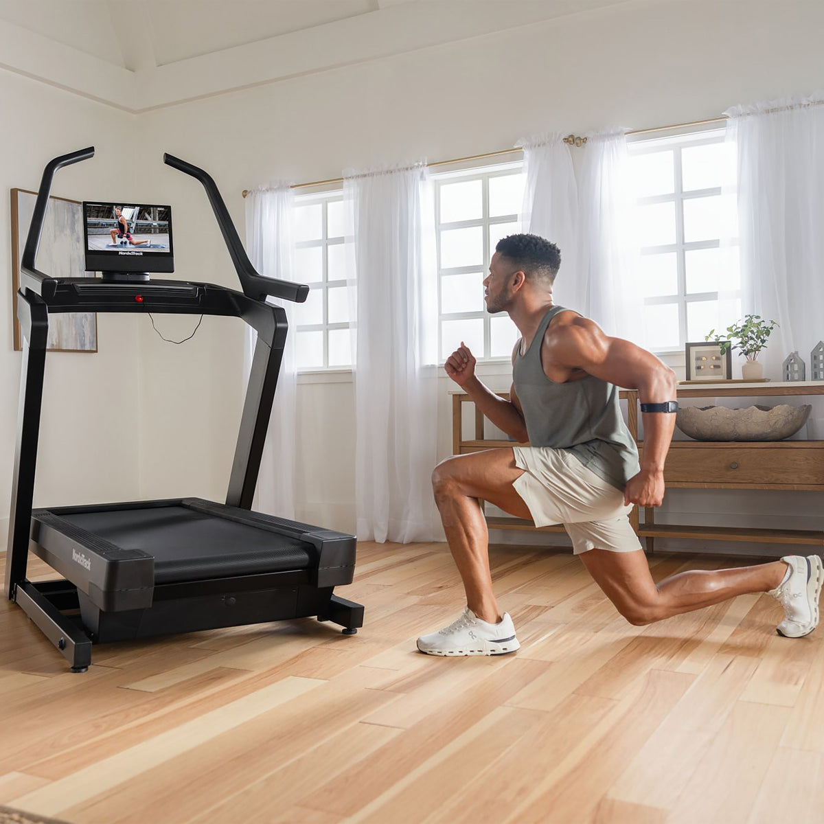 NordicTrack Elite X16i Treadmill - 40% Incline Trainer with 16" HD Touchscreen