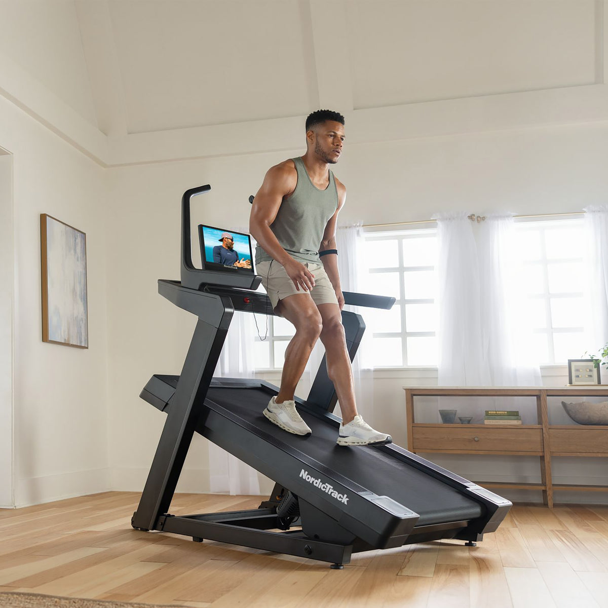 NordicTrack Elite X16i Treadmill - 40% Incline Trainer with 16" HD Touchscreen